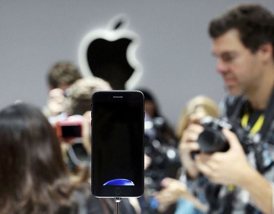 Тим Кук съобщи рекордни новини за Apple