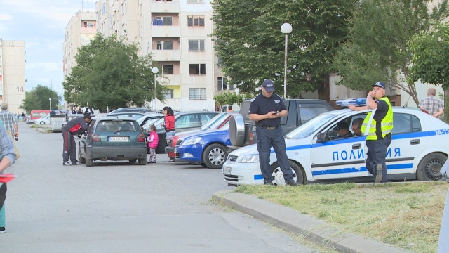 Лют арменец звъни на врага си за среща, слиза от колата и започва да стреля