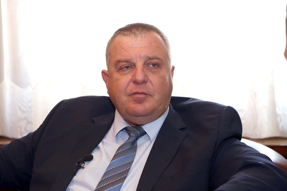 Каракачанов изригна след сблъсъка между цигани и полицаи в Ботевград: Тояга за циганизацията и циганската престъпност! 