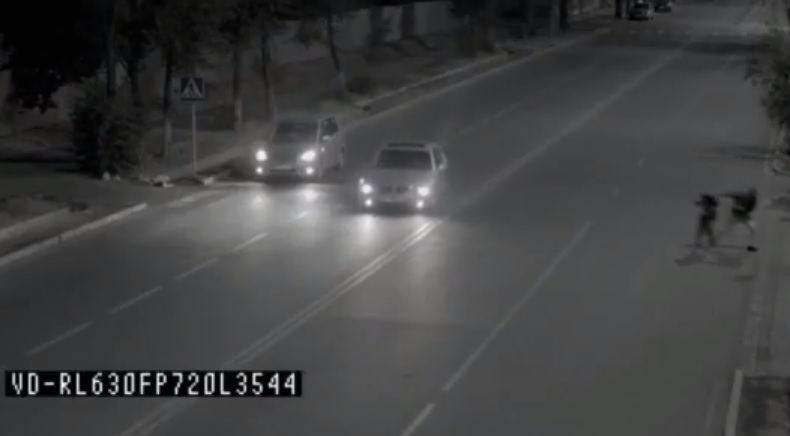 Ще настръхнете от ужас от това ВИДЕО!  Мистериозен мъж спасява младо момиче от катастрофа, след това...