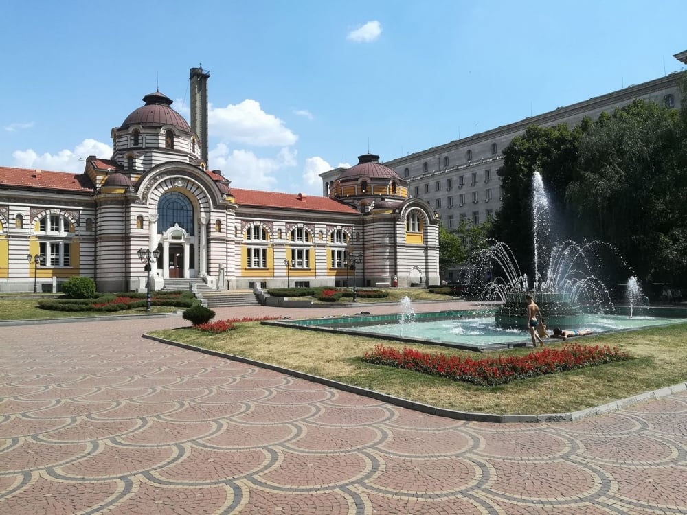 Адската жега превърна София в призрачен град (СНИМКИ)