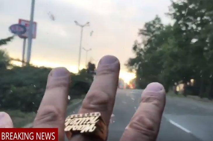 Кошмарът на всички шофьори е тук! Убиецът на оси показва нагледно колко лесно се крадат коли в България (ВИДЕО)