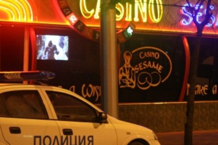 Емил започна да губи доста пари в казното, а сестра му Илиана изсъска на крупието: Няма да се прибереш жива вкъщи!