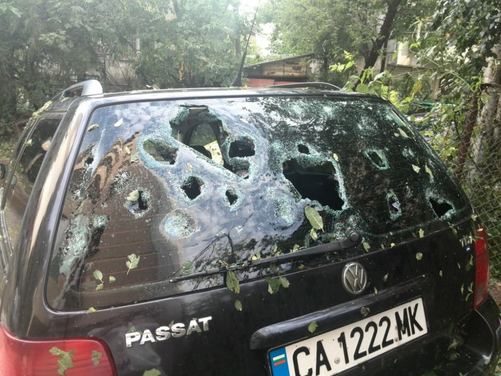 Градушка тресна София! Десетки хиляди шофьори в паника за колите си! (ОБНОВЕНА)