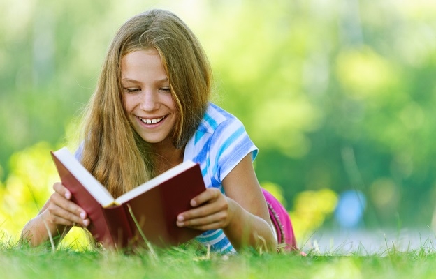 Лесни трикове, които ще накарат децата ви да четат книги през лятото