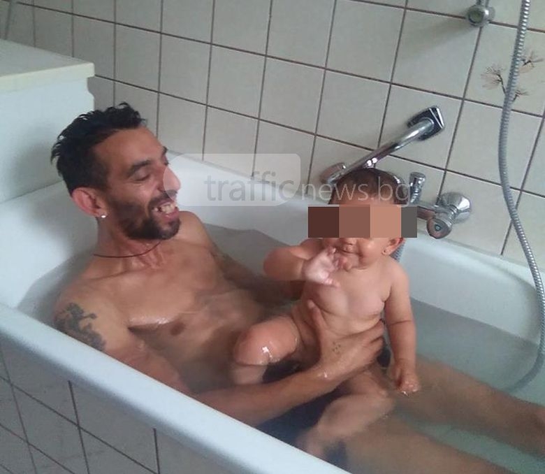 Интегриран! Мрежата бясна на СНИМКИ, на които "любящ" ром от Лом показва бебето си със запалена в устата цигара 