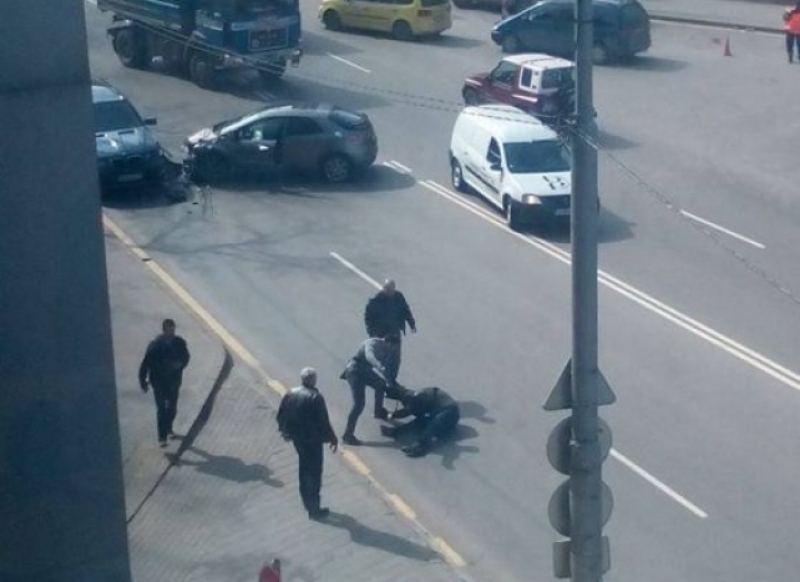 Обезумял пловдивчанин преследва автомобил из целия град, наряза лицето на шофьора с нож