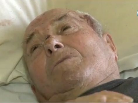 Баба Станка и дядо Иван разказаха през сълзи какво им е сторил злодеят, който нахлу в дома им по тъмна доба (ВИДЕО)