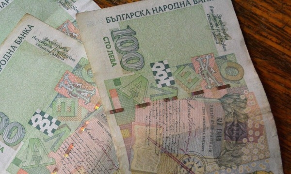 Десетки пловдивчани изгоряха, след като пазарджиклия влезе в дома им и ги помоли да му развалят 100 лв.