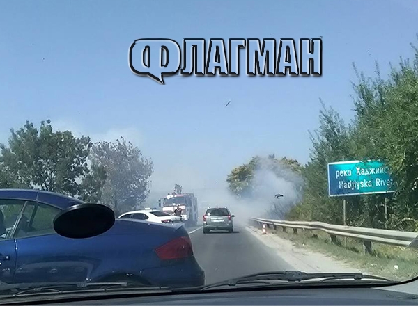 Извънредно! Пожар пламна край пътя до Слънчев бряг (ВИДЕО)