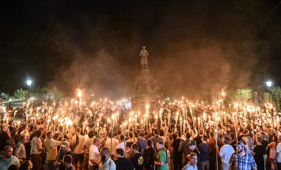 НА ЖИВО: Сблъсъци между крайнодесни и антирасисти окървавиха Вирджиния, кола се заби в протестиращите (СНИМКИ/ВИДЕО 18+)