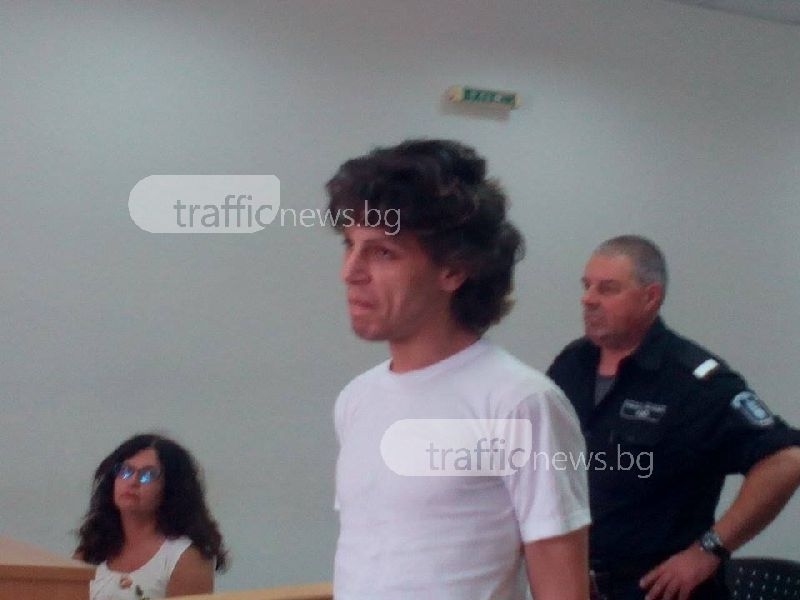 Травеститът Благовест заплашил със смърт съседка, полицаи го сгащили в булчинска рокля