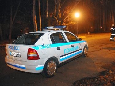 Среднощен екшън в Костинброд: Полицаи спряха „Пежо” за проверка и стана страшно