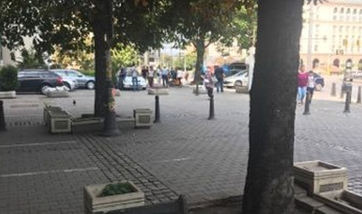 Само в БЛИЦ! Пълен цирк! "Баронеса" вика министъра на здравеопазването насред София (СНИМКИ)