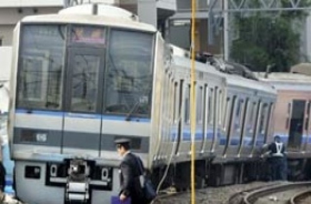 Огромна трагедия: Бременна взе трите си деца и се хвърли под влак
