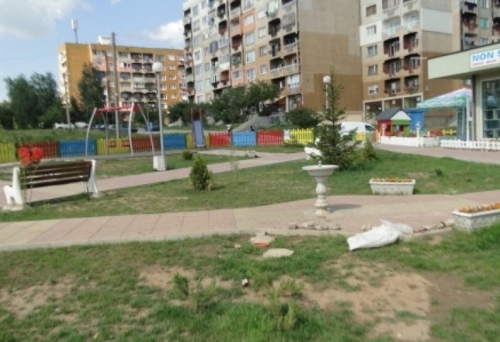 Първа обща СНИМКА на перничанките Симона и Ваня, които по най-хладнокръвния начин се отърваха от нежелано бебе