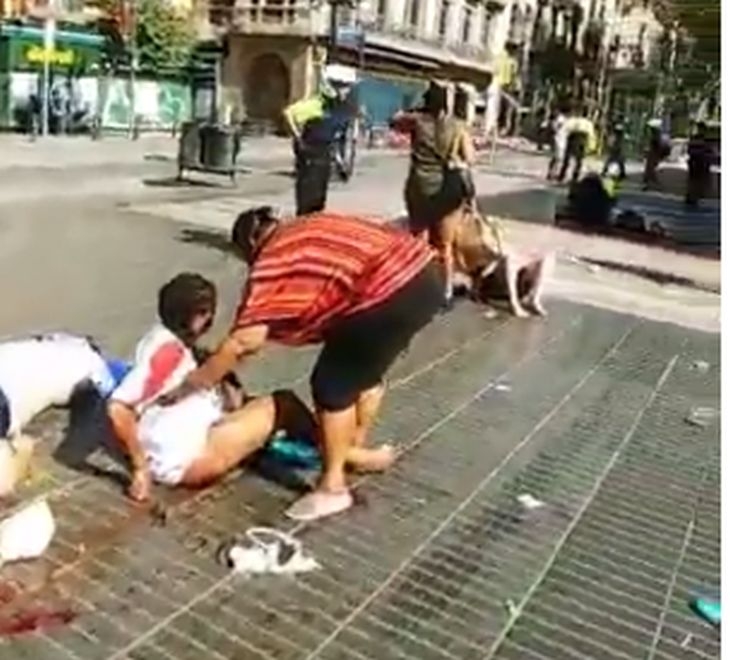 Първи думи на испанския премиер Рахой след терора в Барселона, появиха се УЖАСЯВАЩИ ВИДЕА (21+)/ НА ЖИВО, очевидци разказват за кошмара