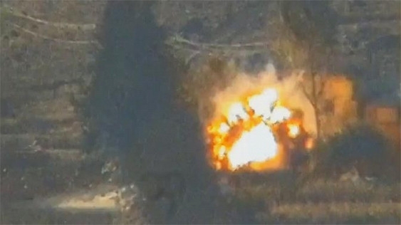 Ракета намерила и унищожила танк Т-55 на „Ан-Нусра” скрит в селски двор (ВИДЕО) 