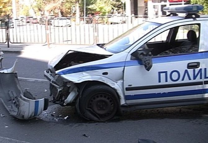 Извънредно в БЛИЦ: Ужас на пътен възел "Бояна", има пострадали полицаи! 