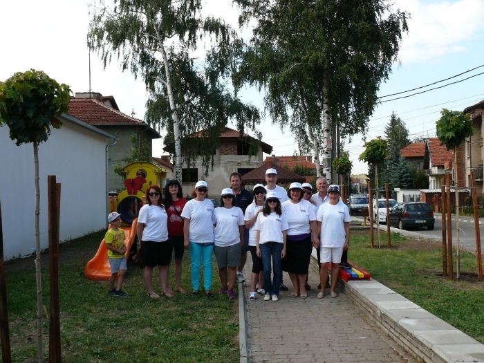 "Герои в зелено" на Пощенска банка участват в проект за облагородяване на град Самоков 