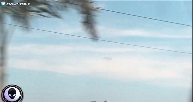 Ловци на извънземни заснеха как НЛО се крие зад облаците (ВИДЕО)