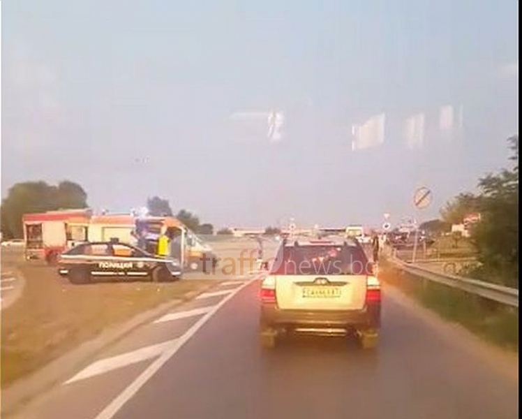 Тежка катастрофа на изхода на Пловдив! Мерцедес изхвърча в дълбок канал (СНИМКИ)