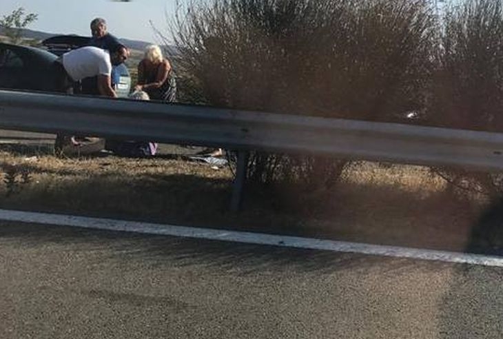 Ужасяваща гледка на пътя край Бургас след брутално верижно меле с 5 коли, по шосето лежат хора (СНИМКИ)