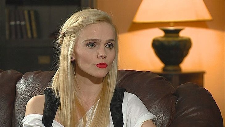 Гореща блондинка ще запали огнени страсти във "Фермата"!