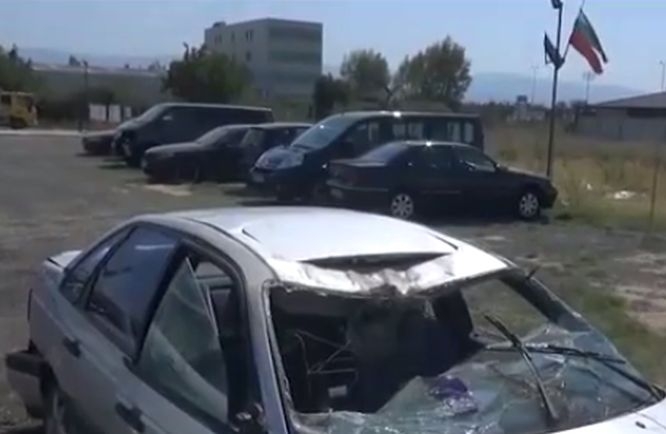 "Клета майка България": Немски джип избута семейство в канавка, съпрузите едва оцеляха и получиха... акт (ВИДЕО)