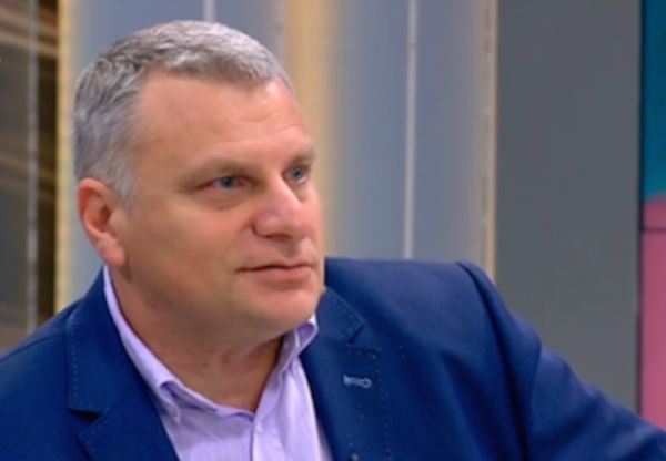 Петър Курумбашев с култов коментар за посещението на семейство Макрон   