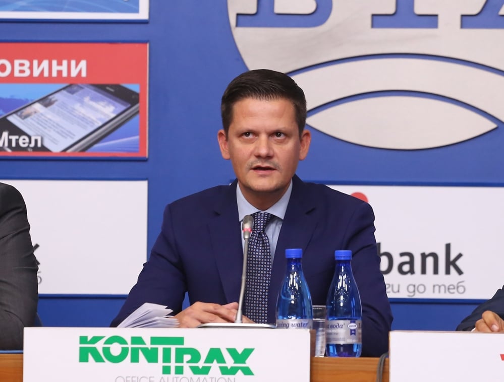 БЛИЦ TV: КЗП погва търговците в края на сезона: Да не лъжат, че ги хващаме! (СНИМКИ)