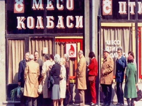 Спомени от соца: Когато месарницата миришеше на мърша, а плод-зеленчукът – на гнилоч, но всичко беше истинско и за стотинки (СНИМКИ)