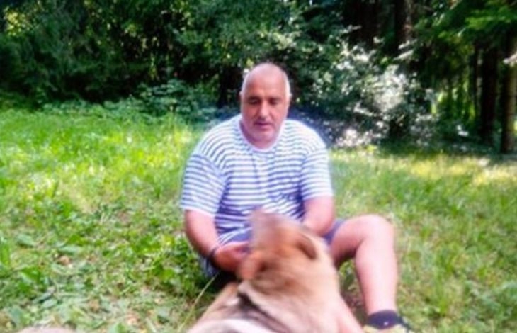 Бойко Борисов показа как почива в неделя, награбил се е с... (СНИМКИ)