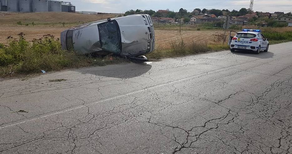 Тежко автомеле с БМВ край Варна, двама младежи са в болница (СНИМКИ)