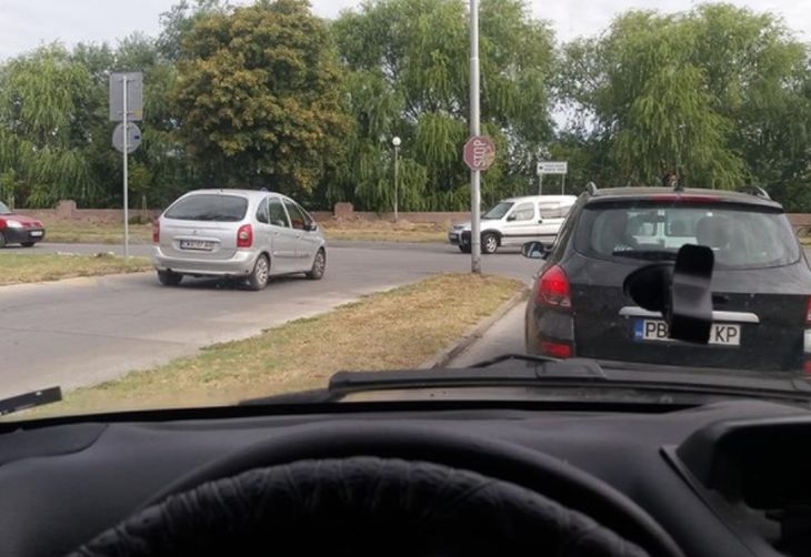 Пловдивчани стават все по-объркани - ето какво правят по булевардите (СНИМКИ)