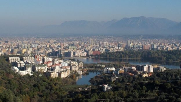 Шест бронирани автомобила дариха САЩ на Албания