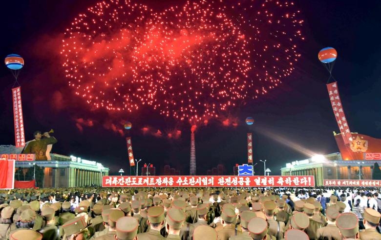Пхенян ликува на пищен митинг в чест на най-мощния ядрен опит (СНИМКИ)