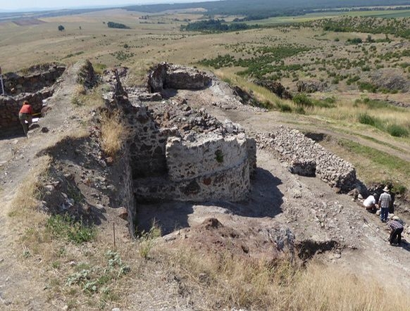 Бургаски археолози със сензационна находка при крепостта Русокастро, ценна колкото колекции в "Лувъра" и "Метрополитън"! 