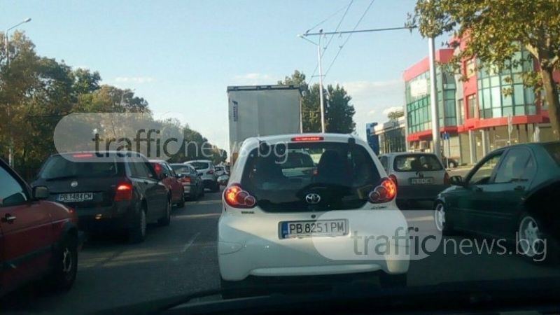Десетки пловдивчани се жалват: Този следобед градът е същински ад (СНИМКИ)