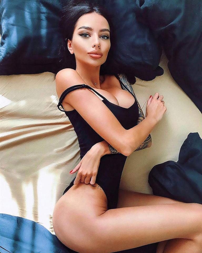Повече от красива! Тази украинска изкусителка разгорещи Instagram (СНИМКИ 18+)