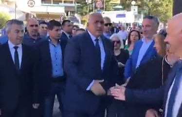 Борисов се пусна НА ЖИВО от Девин, посрещнаха го с гайди