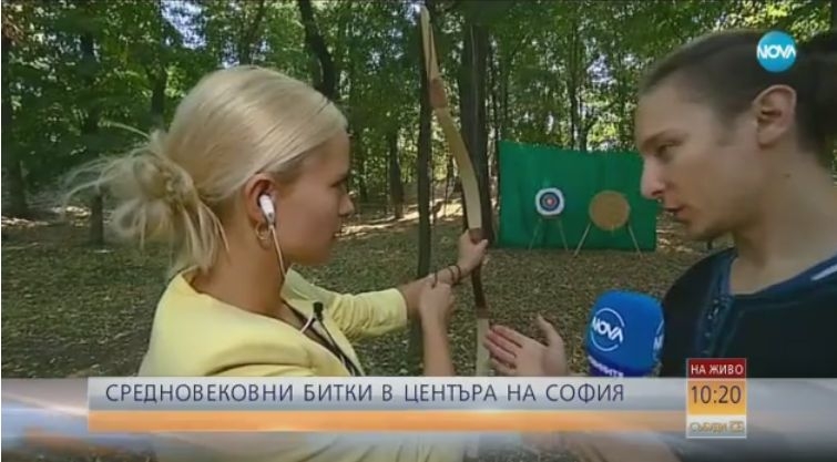 Руса репортерка се изложи в центъра на София (ВИДЕО)