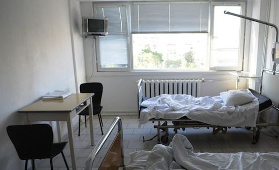 Десетокласник посрещна първия учебен ден в болничната стая 