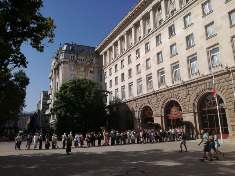 Румен Радев отвори вратите на президентството и си избра наследник (СНИМКИ)