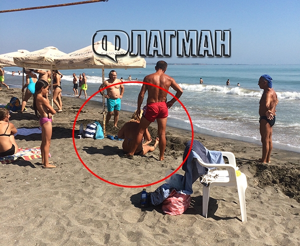 Драма на бургаския плаж! Блондинка се дави, спасители се хвърлят в мъртвото вълнение (СНИМКИ)