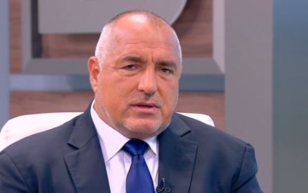 Премиерът разби Гебрев и Христо Иванов за военната индустрия: Тя е държавна и не може да работи за посредници, преди имаше стачки за заплати, а днес е на пълна мощност! 