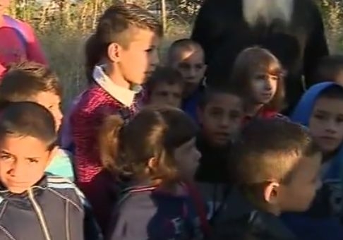 Нагла кражба в приюта на отец Иван остави дечицата му без учебници (ВИДЕО)