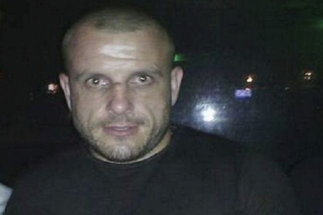 Гаргата пак подлуди Бургас! Нападна жена и после счупи ръката на полицай
