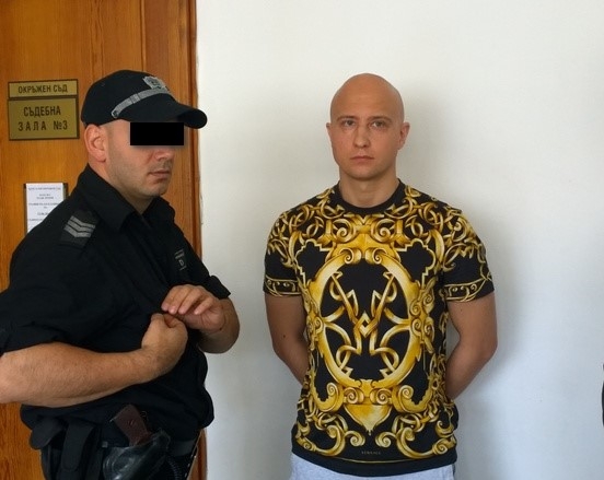 Чудо в Бургас! Руският секс гуру си причини кома часове преди да бъде екстрадиран, лекарите не знаят какво се случва  