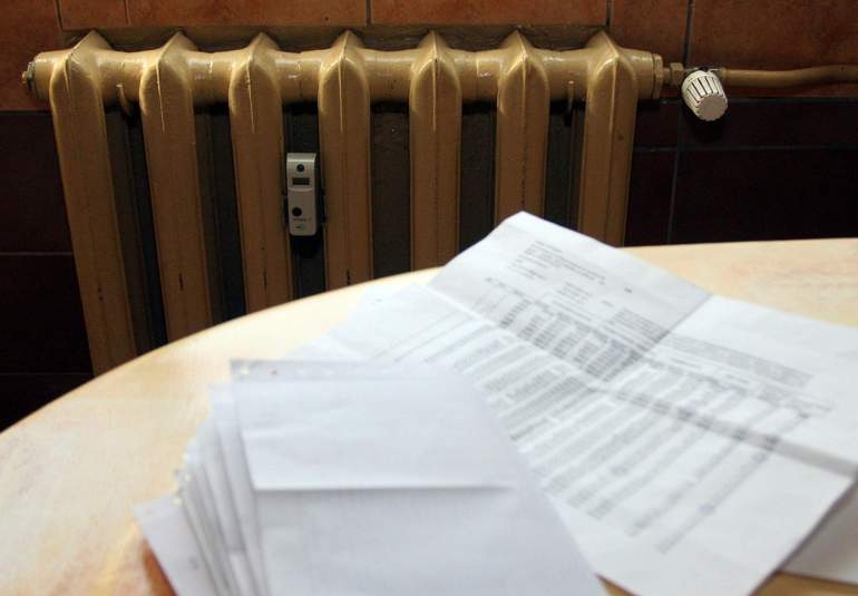 Започна делото срещу скока на парното и тока